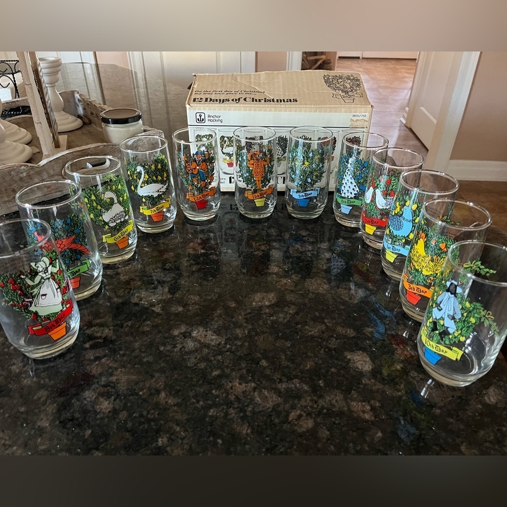 Vintage original box Set 12 Vintage Anchor Hocking 12 Days of Christmas Glasses - Picture 2 of 11